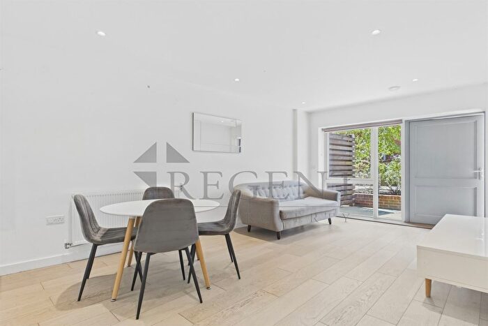 2 Bedroom Flat To Rent In Collins Building, Cricklewood, NW2