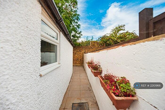 3 Bedroom Terraced House To Rent In Warren Road, Croydon, CR0