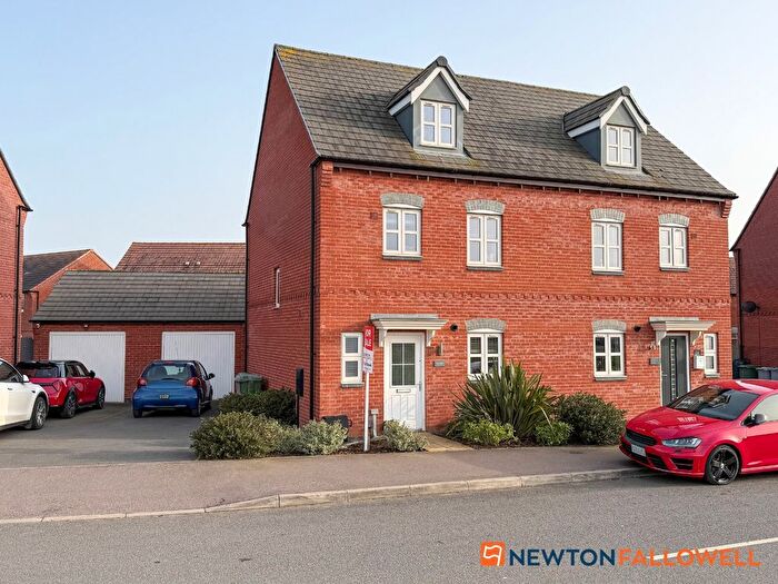 4 Bedroom Semi-Detached House For Sale In Flaxley Lane, Middlebeck, Newark, NG24