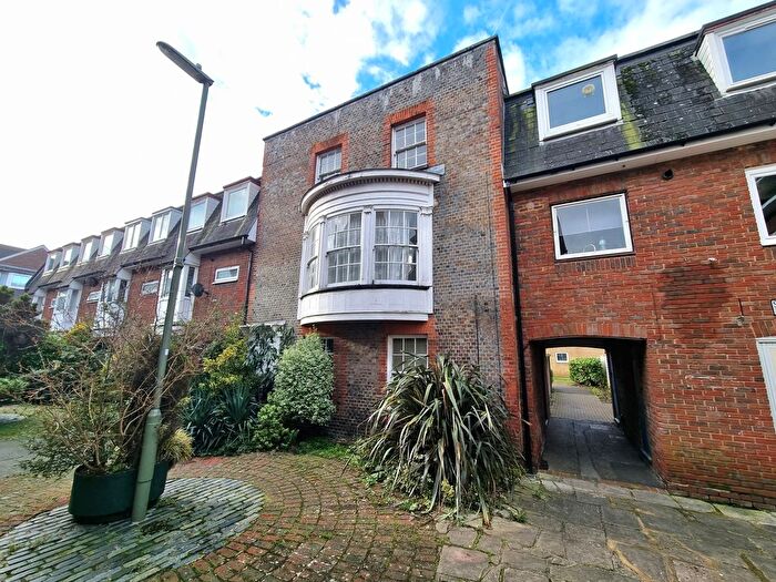 3 Bedroom Flat To Rent In Seahorse Walk, Gosport, PO12
