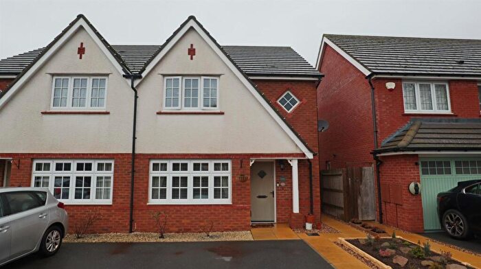 3 Bedroom Semi Detached House For Sale In Ferry Pickering Close, Hinckley, LE10