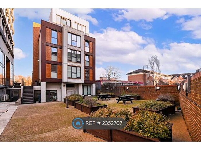 1 Bedroom Flat To Rent In London, London, SW8