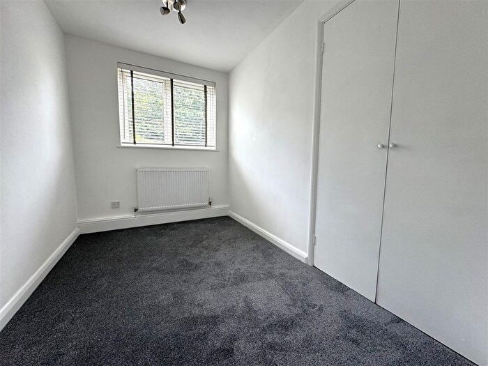 2 Bedroom Flat To Rent In Gravel Hill Close, Bexleyheath, DA6