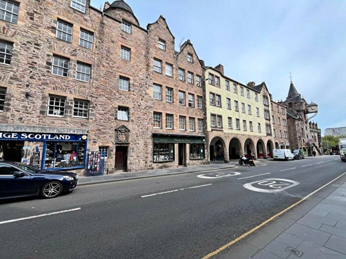 2 Bedroom Flat To Rent In Canongate, City Centre, Edinburgh, EH8