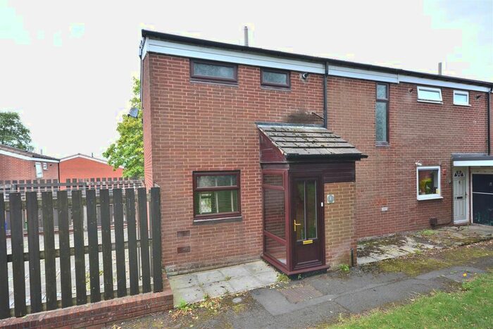 2 Bedroom Town House To Rent In Threshfield Close, Bury, BL9