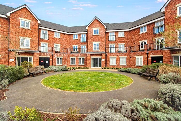 2 Bedroom Apartment For Sale In Wildflower Drive, Calcot, Reading, RG31