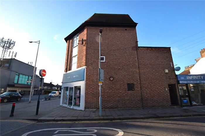 2 Bedroom Apartment To Rent In Pavement Mews, Romford, RM6