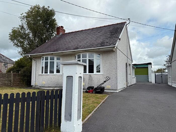 2 Bedroom Bungalow To Rent In Brynheulog, Gors Road, Tumble, Carmarthenshire., SA14