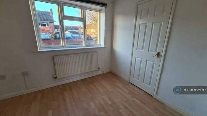 1 Bedroom Flat To Rent In Clarendon Drive, Royal Wootton Bassett, Swindon, SN4