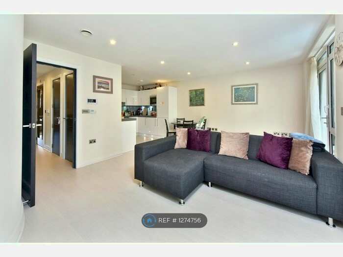2 Bedroom Flat To Rent In Goswell Road, London EC1V