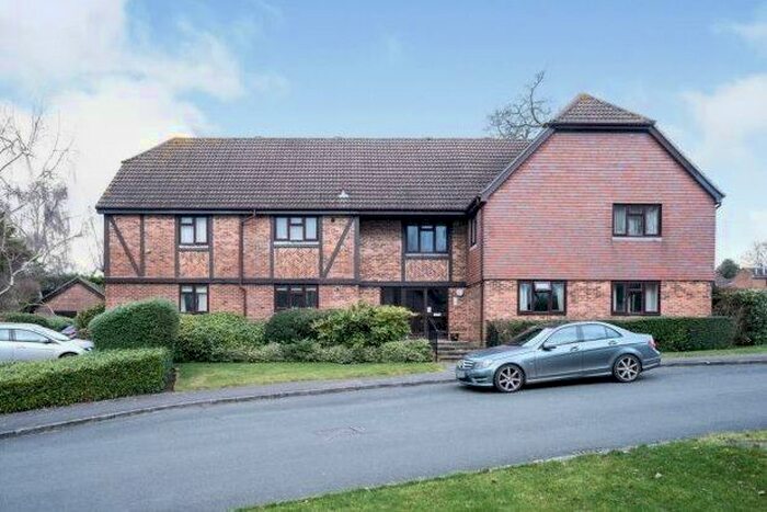 2 Bedroom Property To Rent In Morris Way, Pulborough, RH20