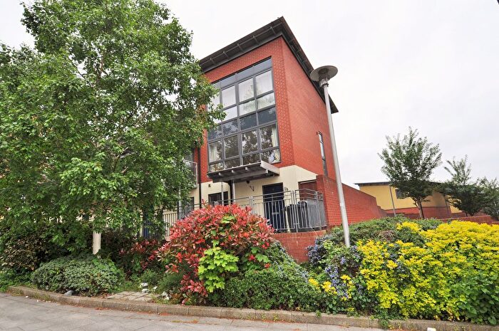 4 Bedroom Town House To Rent In Langley Walk, City Centre, B15