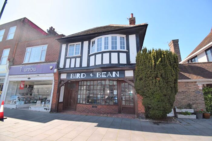 2 Bedroom Flat To Rent In Connaught Avenue, Frinton-on-Sea, CO13