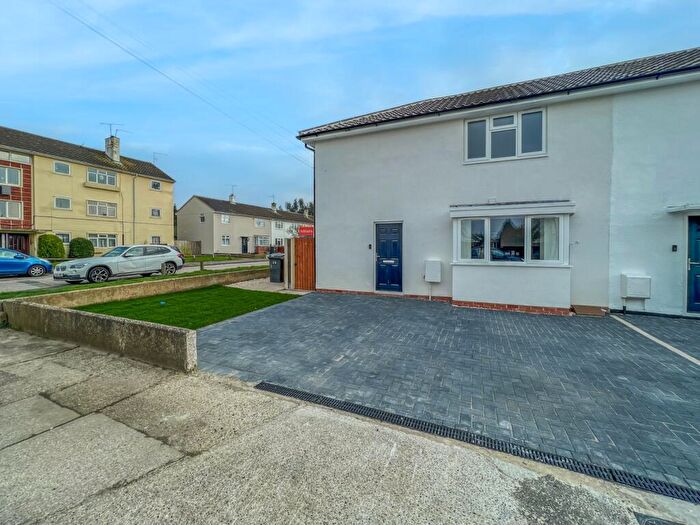 2 Bedroom End Of Terrace House To Rent In Hainault Grove, CM1