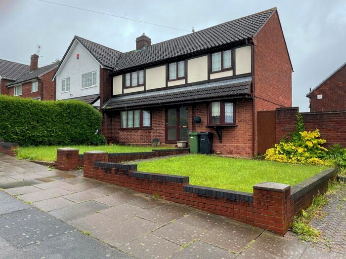 5 Bedroom Semi-Detached House To Rent In Hillingford Avenue, Great Barr, Birmingham, B43