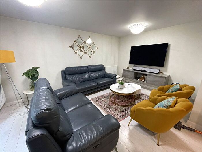 3 Bedroom Flat To Rent In Pyrene House, Clayponds Lane, Brentford, Greater London, TW8