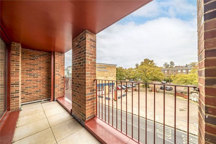 2 Bedroom Flat To Rent In Greenwich High Road, Greenwich, SE10