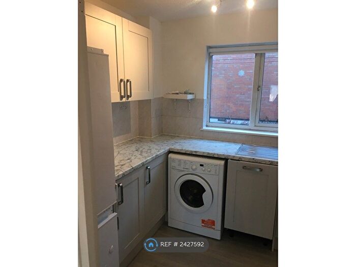 1 Bedroom Flat To Rent In Browning Road, Luton, LU4
