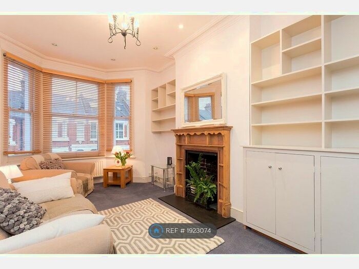 3 Bedroom Maisonette To Rent In Braybourne Avenue, London, SW4