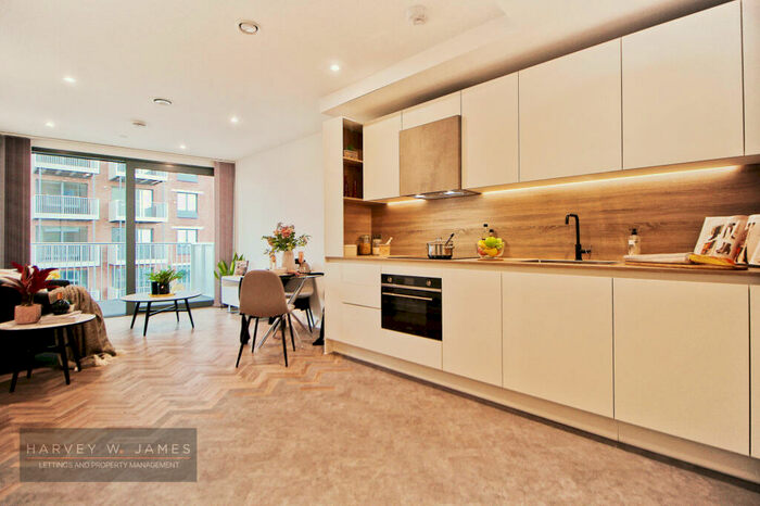 1 Bedroom Apartment To Rent In Skyline Apartment, Three Waters, E3