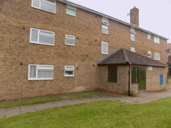 2 Bedroom Flat To Rent In Morris Close, Luton, Bedfordshire, LU3