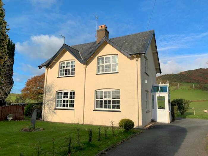 3 Bedroom Detached House For Sale In Bryncrug, Tywyn, LL36