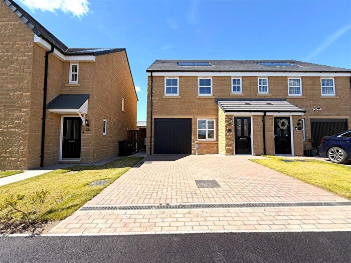 3 Bedroom Semi-Detached House To Rent In Fieldway Road, Netherton, HD4