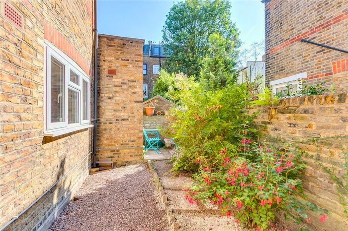 1 Bedroom Flat To Rent In Munster Road, Fulham, SW6