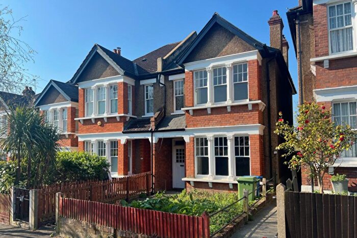 4 Bedroom House For Sale In Ruskin Walk, London, SE24