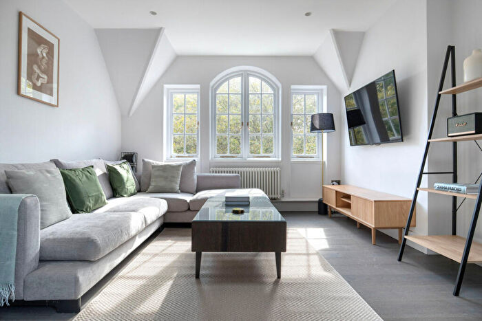 2 Bedroom Apartment To Rent In Wellington Place, London, , Uk, NW8