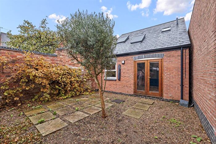 2 Bedroom House For Sale In Lansdowne Road, Leamington Spa, CV32