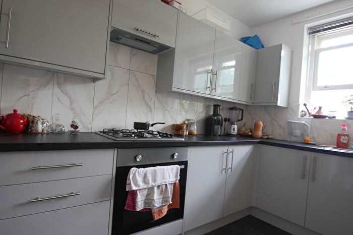2 Bedroom Flat To Rent In Avenal Mansions, Highbury And Islington, N5
