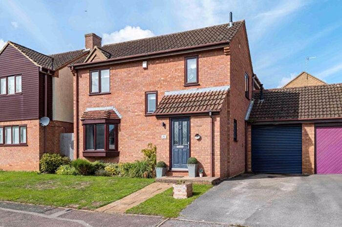 4 Bedroom Detached House For Sale In Trafalgar Avenue, Bletchley, Milton Keynes, MK3