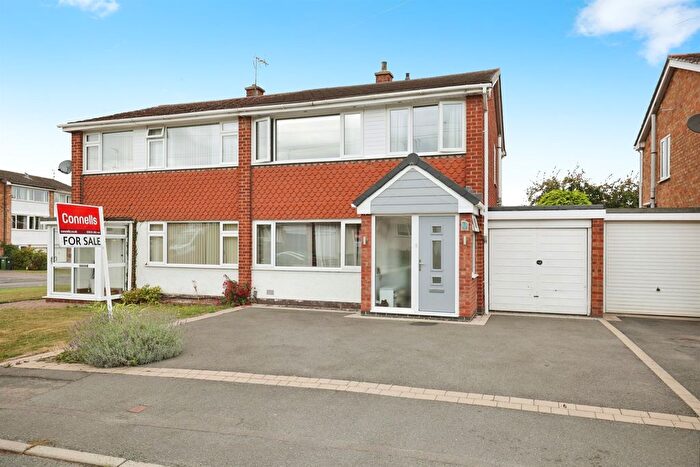 3 Bedroom Semi-Detached House For Sale In Price Road, Leamington Spa, CV32