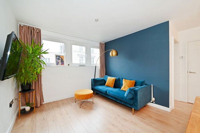 1 Bedroom Flat To Rent In Fulham Road, Chelsea, Kensington And Chelsea, SW10