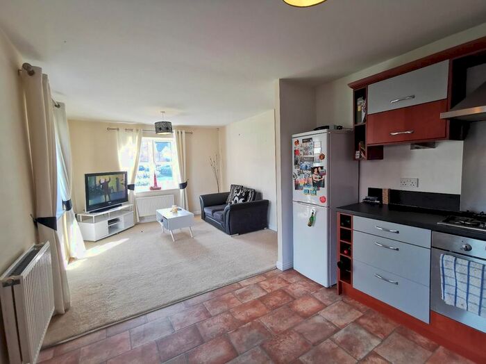 2 Bedroom Flat To Rent In Temple Court, Wakefield, West Yorkshire, WF1