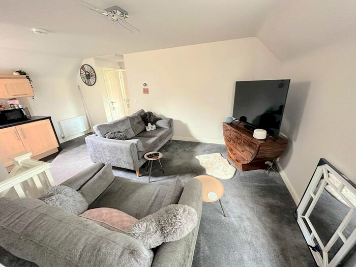 1 Bedroom Flat To Rent In Pippin Court, Halifax, HX2