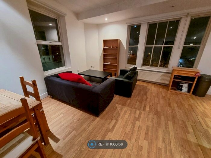 3 Bedroom Flat To Rent In Coldharbour Lane, London, SW9