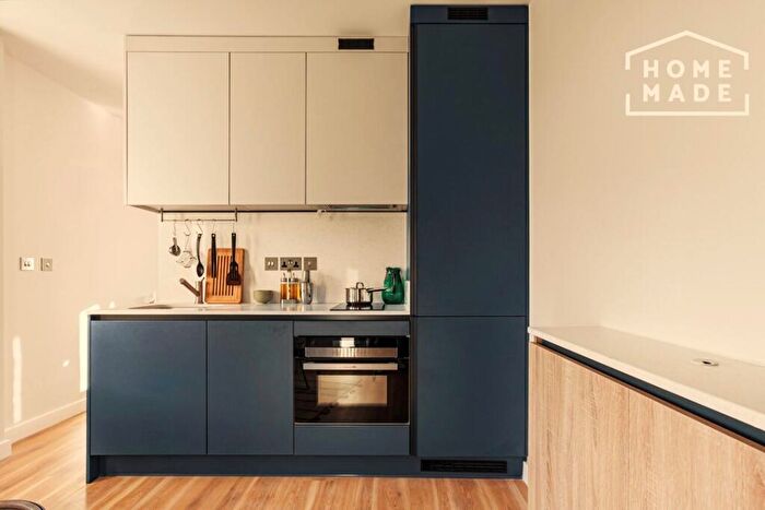 Flat To Rent In Enclave Croydon, CR0