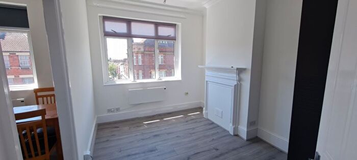 Studio To Rent In Burlington Parade, Gratton Terrace, Cricklewood, NW2