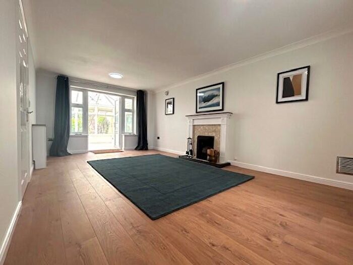 5 Bedroom Semi-Detached House To Rent In Pound Way, Littlehampton, BN16
