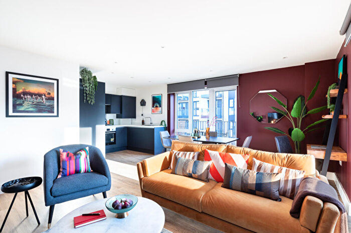 1 Bedroom Flat To Rent In Desborough Road, High Wycombe, Buckinghamshire, HP11