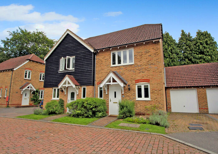3 Bedroom Semi-Detached House To Rent In Red Bushes Close, Medstead, Alton, Hampshire, GU34