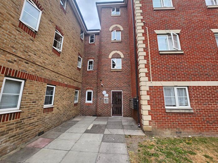 2 Bedroom Flat To Rent In Liberty Court, Stern Close, Barking, Barking And Dagenham, IG11