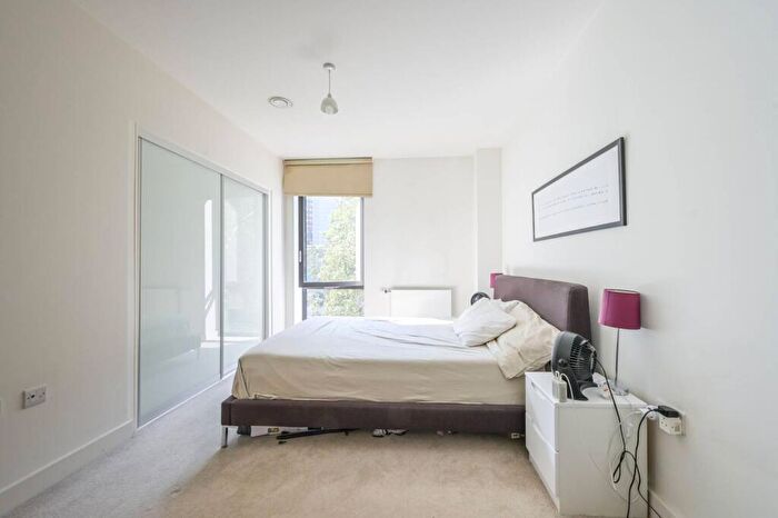 1 Bedroom Flat For Sale In Deauville Close, , Canary Wharf, London, E14