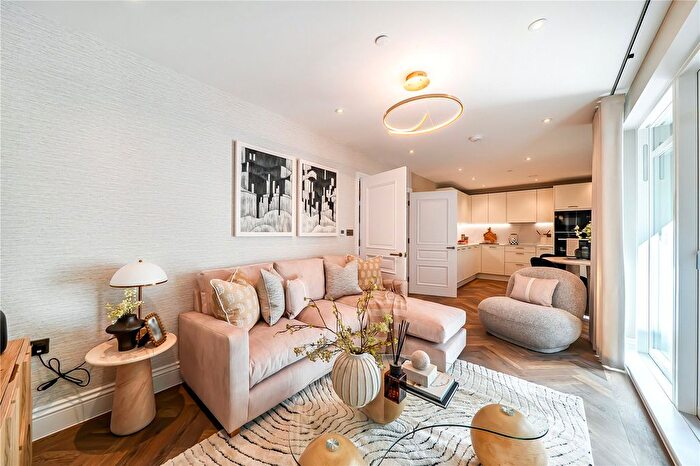 3 Bedroom Flat For Sale In Blackheath Park, London, SE3