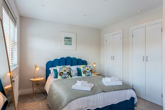 2 Bedroom Detached House To Rent In Klondyke Marlow, SL7