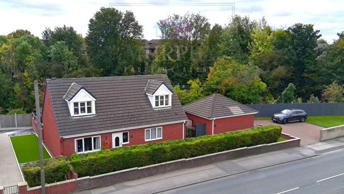 4 Bedroom Detached House For Sale In Pontefract Road, Knottingley, West Yorkshire, WF11