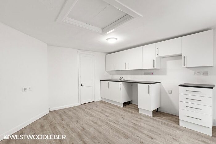 3 Bedroom Flat To Rent In Lord Street, Hoddesdon, EN11