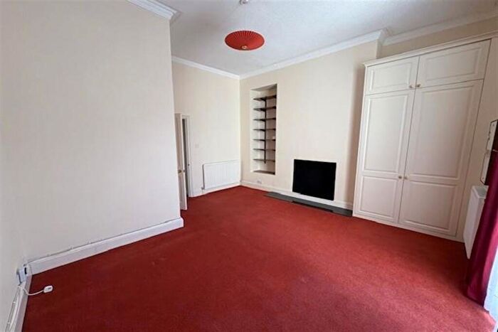 1 Bedroom Flat To Rent In Charter House, Camden Crescent, CT16